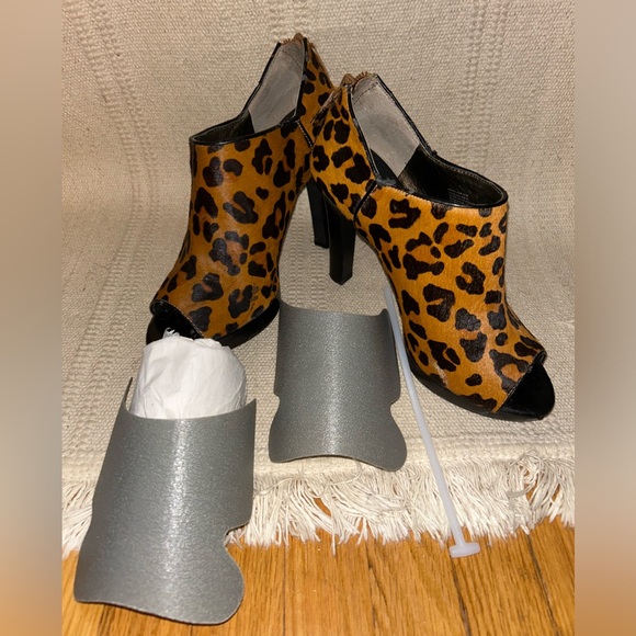 Banana Republic Leather Cowhair Leopard Print Open Toe High Heels - Picture 9 of 9